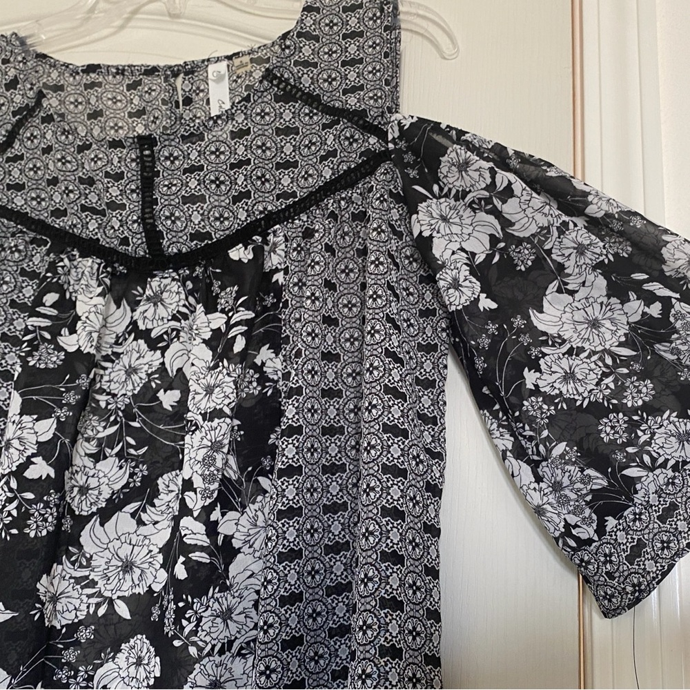 NY Collection Sheer Cut Out Shoulder Blouse | Size Small - Picture 7 of 9